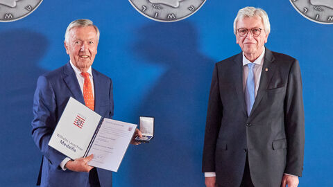 Ministerpräsident Bouffier ehrt Andreas von Schoeler