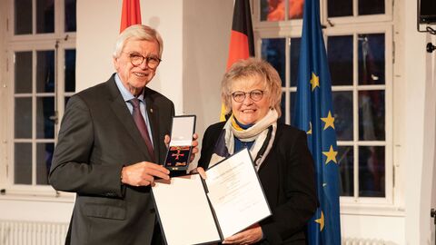 Auszeichnungen zu "75 Jahre Hessen"