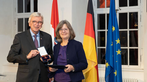 Auszeichnungen zu "75 Jahre Hessen"