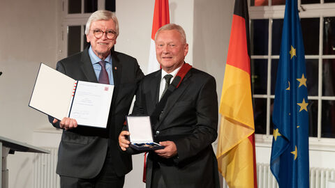 Auszeichnungen zu "75 Jahre Hessen"