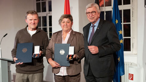 Auszeichnungen zu "75 Jahre Hessen"