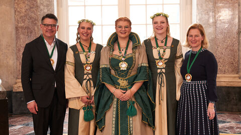 Ministerpräsident Boris Rhein und seine Frau Tanja Raab-Rhein empfangen im Schloss Biebrich in Wiesbaden hessische Fastnachtsvereine