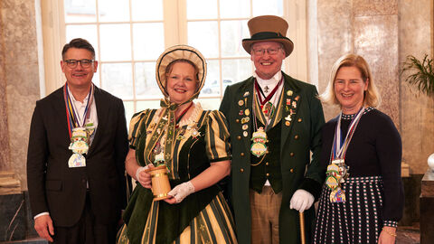Ministerpräsident Boris Rhein und seine Frau Tanja Raab-Rhein empfangen im Schloss Biebrich in Wiesbaden hessische Fastnachtsvereine