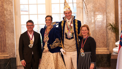 Ministerpräsident Boris Rhein und seine Frau Tanja Raab-Rhein empfangen im Schloss Biebrich in Wiesbaden hessische Fastnachtsvereine