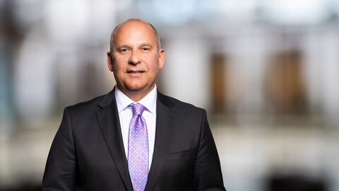 Portraitfoto von Prof. Dr. Roman Poseck