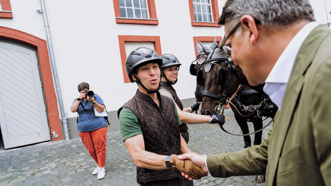 „MP vor Ort“ Dillenburg, Mittwoch, 23. Juli 2025: Besuch des Hessischen Landgestüts Dillenburg Ministerpräsident Boris Rhein während seines Besuchs des Hessischen Landgestüts Dillenburg