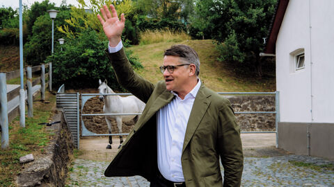 „MP vor Ort“ Dillenburg, Mittwoch, 23. Juli 2025: Besuch des Hessischen Landgestüts Dillenburg Ministerpräsident Boris Rhein während seines Besuchs des Hessischen Landgestüts Dillenburg