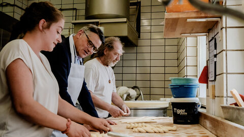 „MP vor Ort“ Dillenburg, Donnerstag, 24. Juli 2025: Besuch der Bäckerei Stoll Ministerpräsident Boris Rhein während seines Besuchs der Bäckerei Stoll
