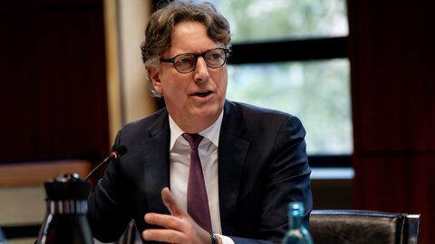Beim Finanzplatzkabinett wurde intensiv über die Chancen des Finanzplatzes Frankfurt diskutiert. Beim Finanzplatzkabinett wurde intensiv über die Chancen des Finanzplatzes Frankfurt diskutiert.