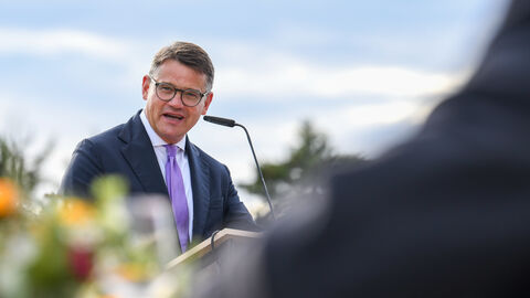 Ministerpräsident Boris Rhein beim 50-Jahre-Jubiläum des Hochtaunuskreises in Schmitten