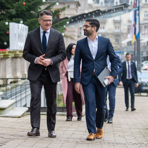 Ministerpräsident Boris Rhein und der stellvertretende Ministerpräsident, Wirtschaftsminister Kaweh Mansoori